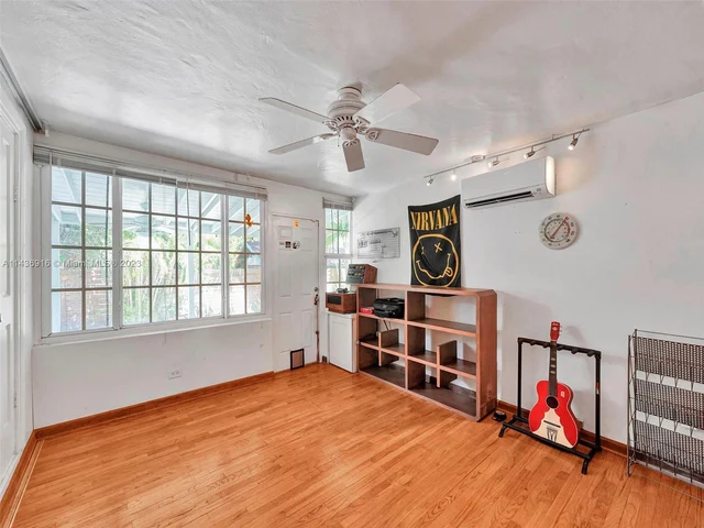 73 NE 48th St, Miami FL 33137