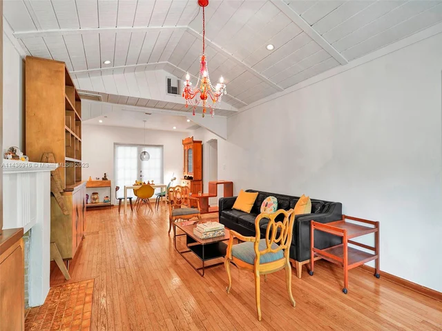 73 NE 48th St, Miami FL 33137