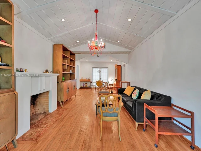 73 NE 48th St, Miami FL 33137