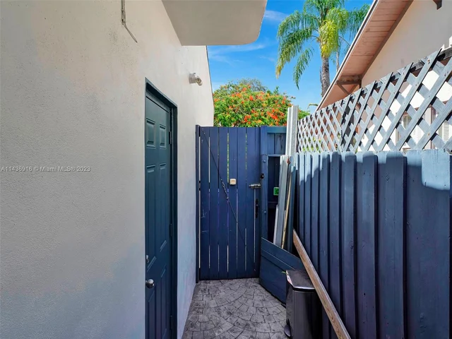 73 NE 48th St, Miami FL 33137