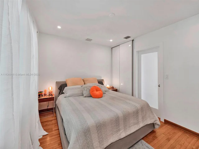 73 NE 48th St, Miami FL 33137