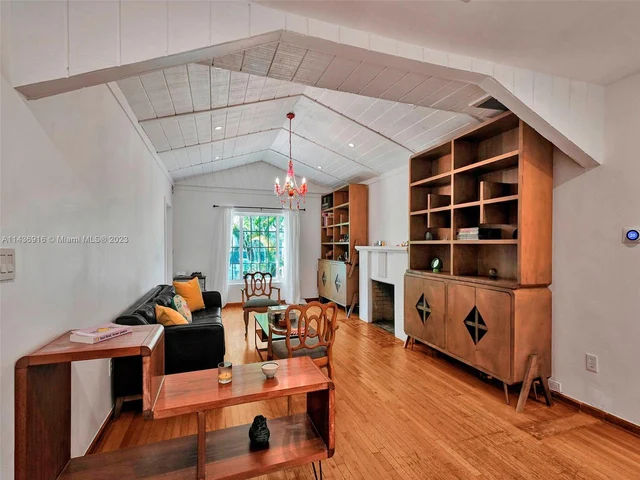 73 NE 48th St, Miami FL 33137