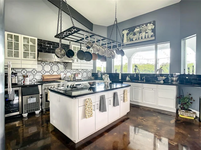 19870 SW 190th St, Miami FL 33187