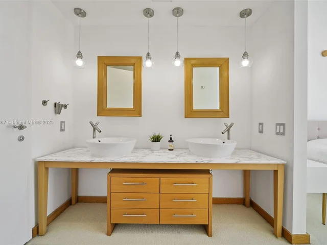 450 Alton Rd # 3008, Miami Beach FL 33139