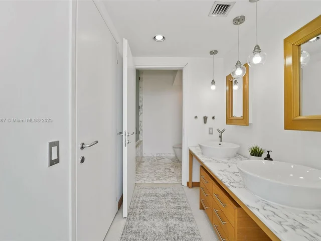 450 Alton Rd # 3008, Miami Beach FL 33139