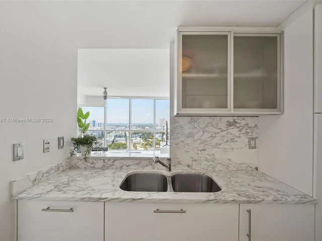 450 Alton Rd # 3008, Miami Beach FL 33139