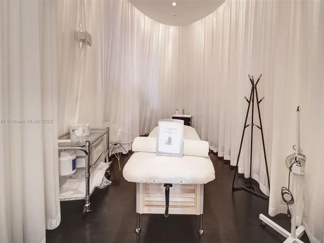 450 Alton Rd # 3008, Miami Beach FL 33139