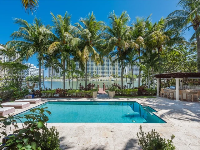 5655 Pine Tree Dr, Miami Beach FL 33140