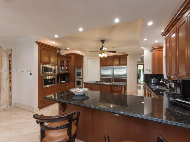 5655 Pine Tree Dr, Miami Beach FL 33140