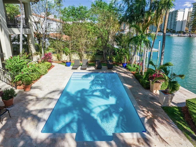 5655 Pine Tree Dr, Miami Beach FL 33140