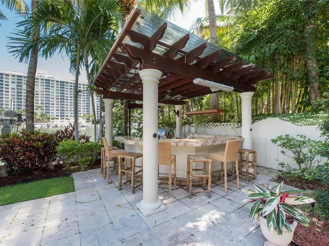 5655 Pine Tree Dr, Miami Beach FL 33140