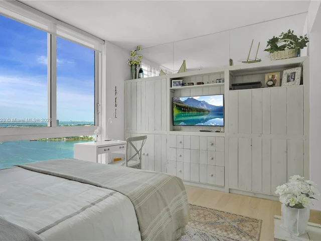 335 S Biscayne Blvd # 2312, Miami FL 33131