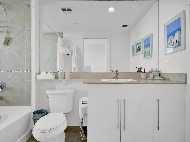 335 S Biscayne Blvd # 2312, Miami FL 33131