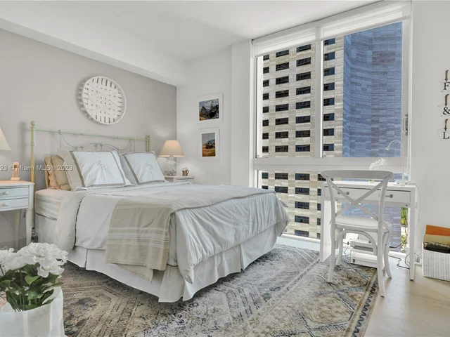 335 S Biscayne Blvd # 2312, Miami FL 33131