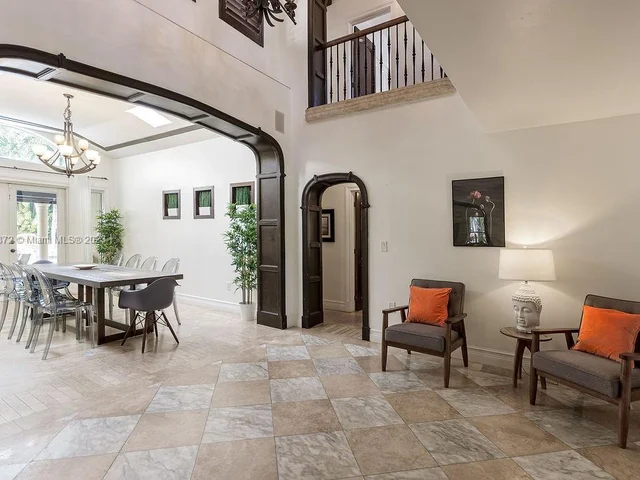 1051 NE 89th St, Miami FL 33138