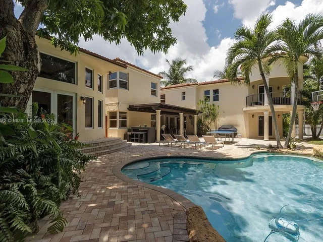 1051 NE 89th St, Miami FL 33138