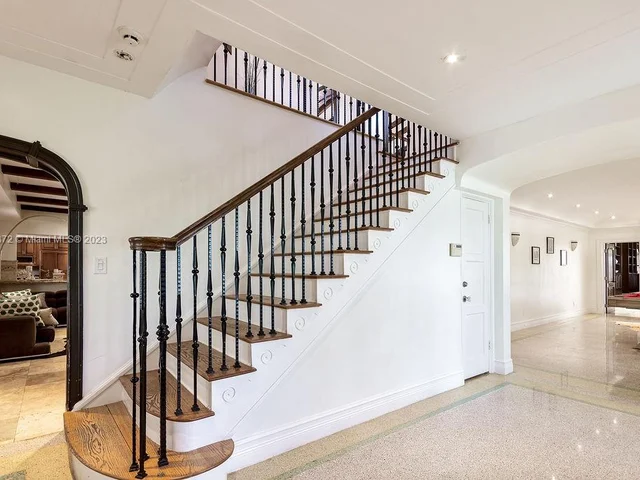 1051 NE 89th St, Miami FL 33138