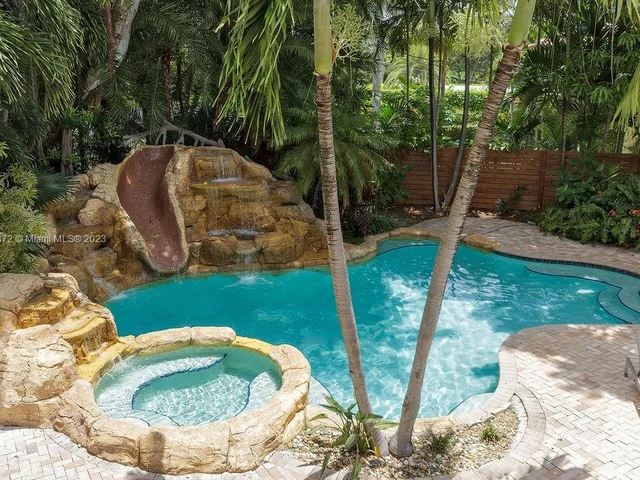 1051 NE 89th St, Miami FL 33138