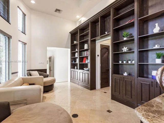 1051 NE 89th St, Miami FL 33138