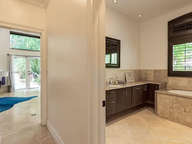 1051 NE 89th St, Miami FL 33138