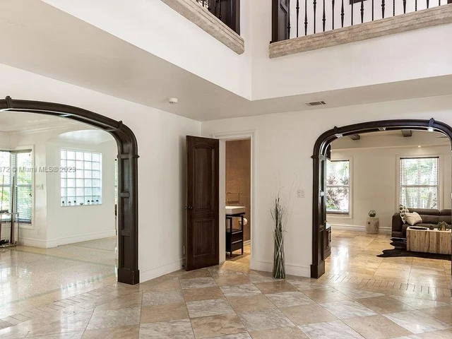 1051 NE 89th St, Miami FL 33138