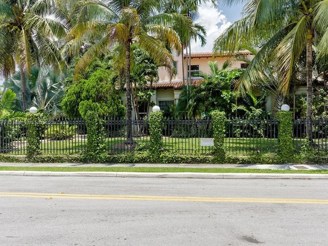 1051 NE 89th St, Miami FL 33138