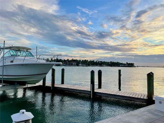 900 Bay Dr # 810, Miami Beach FL 33141