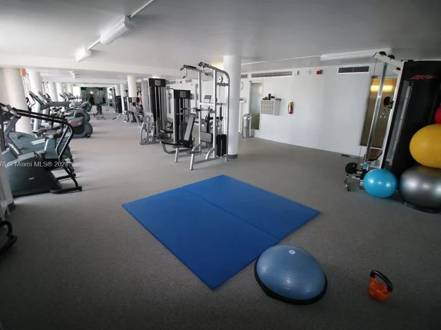 900 Bay Dr # 810, Miami Beach FL 33141