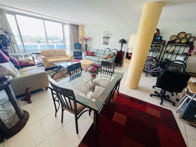 900 Bay Dr # 810, Miami Beach FL 33141