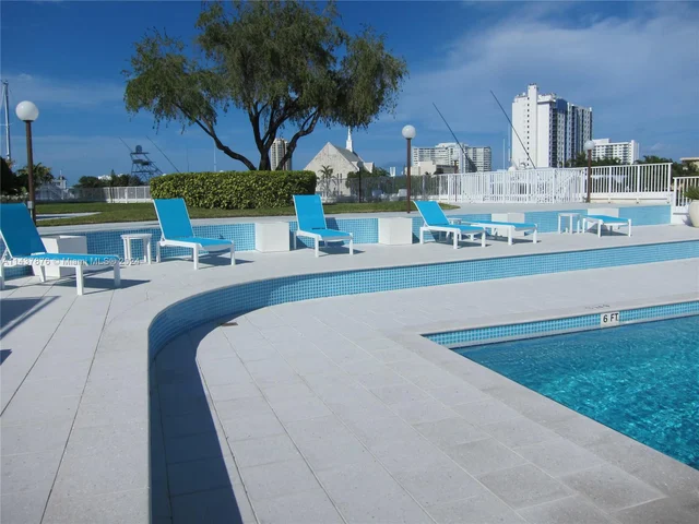 900 Bay Dr # 810, Miami Beach FL 33141