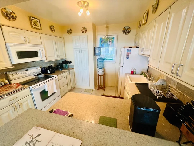 900 Bay Dr # 810, Miami Beach FL 33141