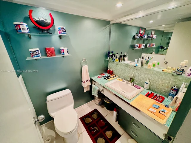 900 Bay Dr # 810, Miami Beach FL 33141