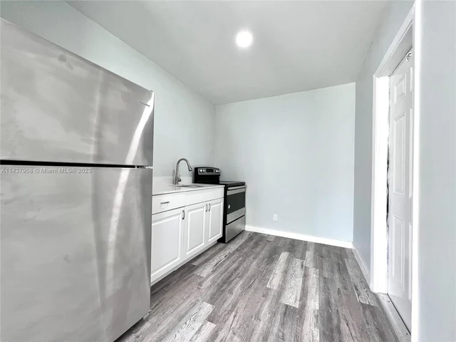 835 NW 7th St # 4, Hallandale Beach FL 33009