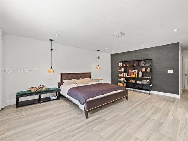 2120 NE 208th St, Miami FL 33179