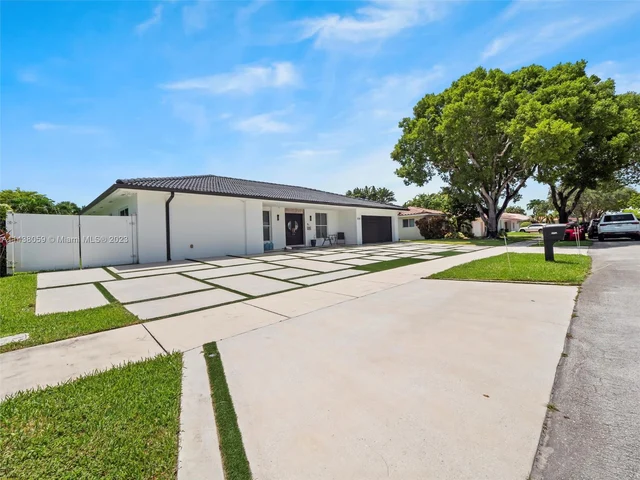 2120 NE 208th St, Miami FL 33179