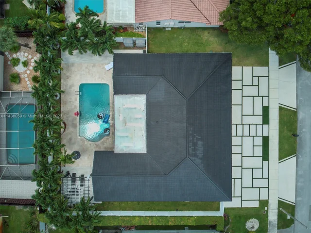 2120 NE 208th St, Miami FL 33179