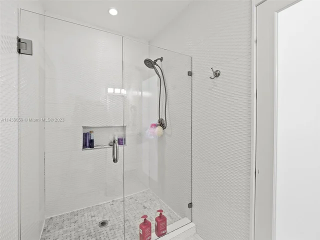 2120 NE 208th St, Miami FL 33179