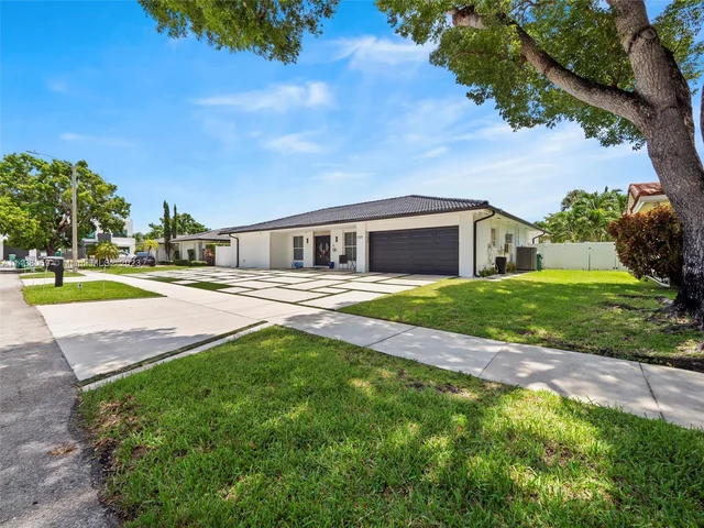 2120 NE 208th St, Miami FL 33179
