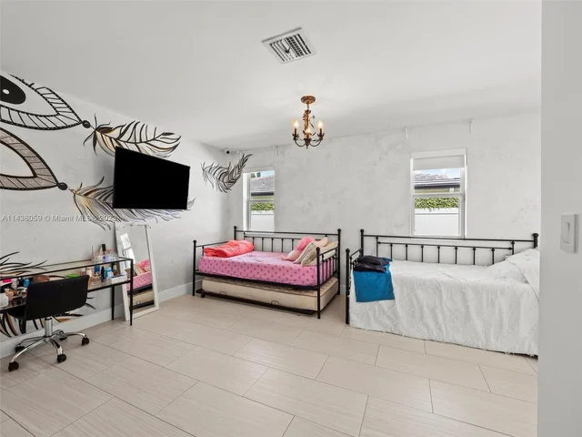 2120 NE 208th St, Miami FL 33179