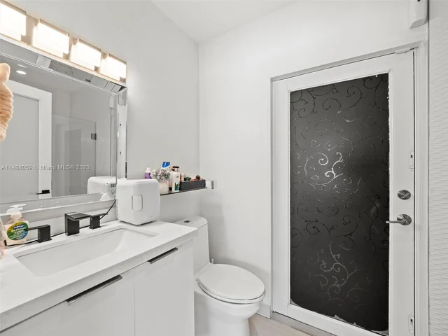 2120 NE 208th St, Miami FL 33179