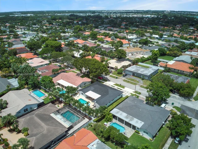 2120 NE 208th St, Miami FL 33179