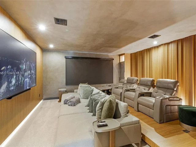 8853 New River Falls Rd, Boca Raton FL 33496