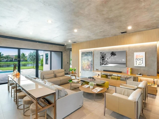 8853 New River Falls Rd, Boca Raton FL 33496