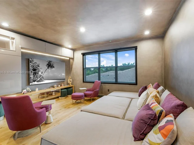 8853 New River Falls Rd, Boca Raton FL 33496