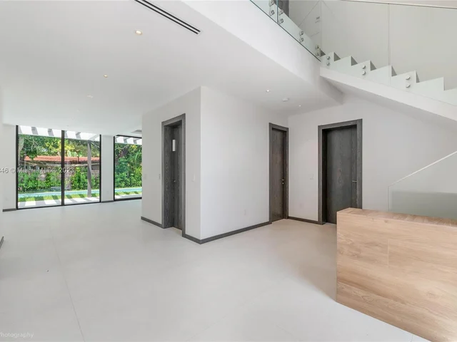 8000 SW 62nd Ct, Miami FL 33143