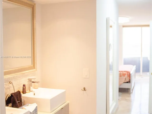 6301 Collins Ave # 807, Miami Beach FL 33141