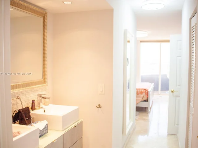 6301 Collins Ave # 807, Miami Beach FL 33141