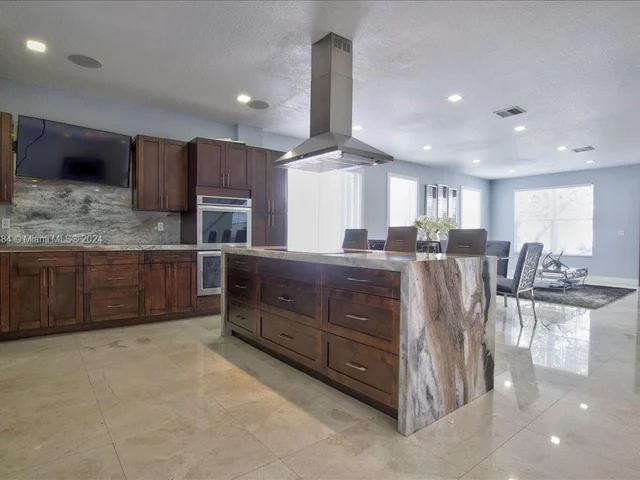 5163 NW 106th Ave, Doral FL 33178