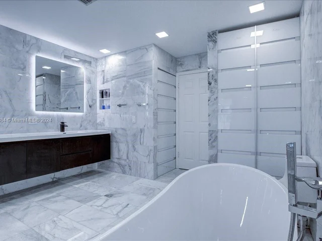 5163 NW 106th Ave, Doral FL 33178