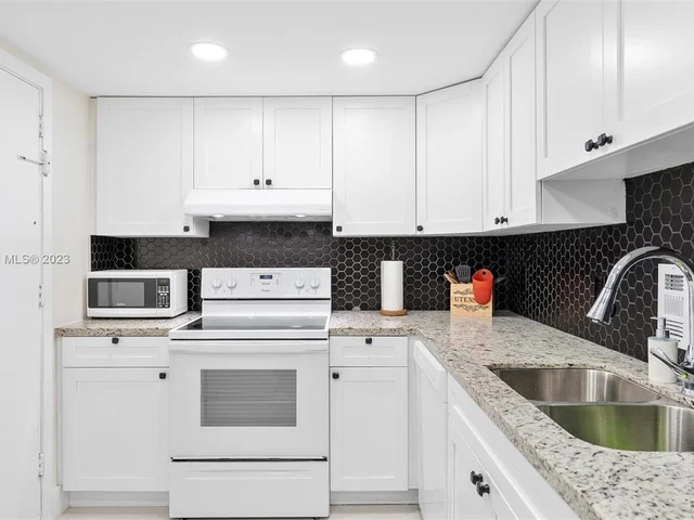 3801 S Ocean Dr # 1A, Hollywood FL 33019